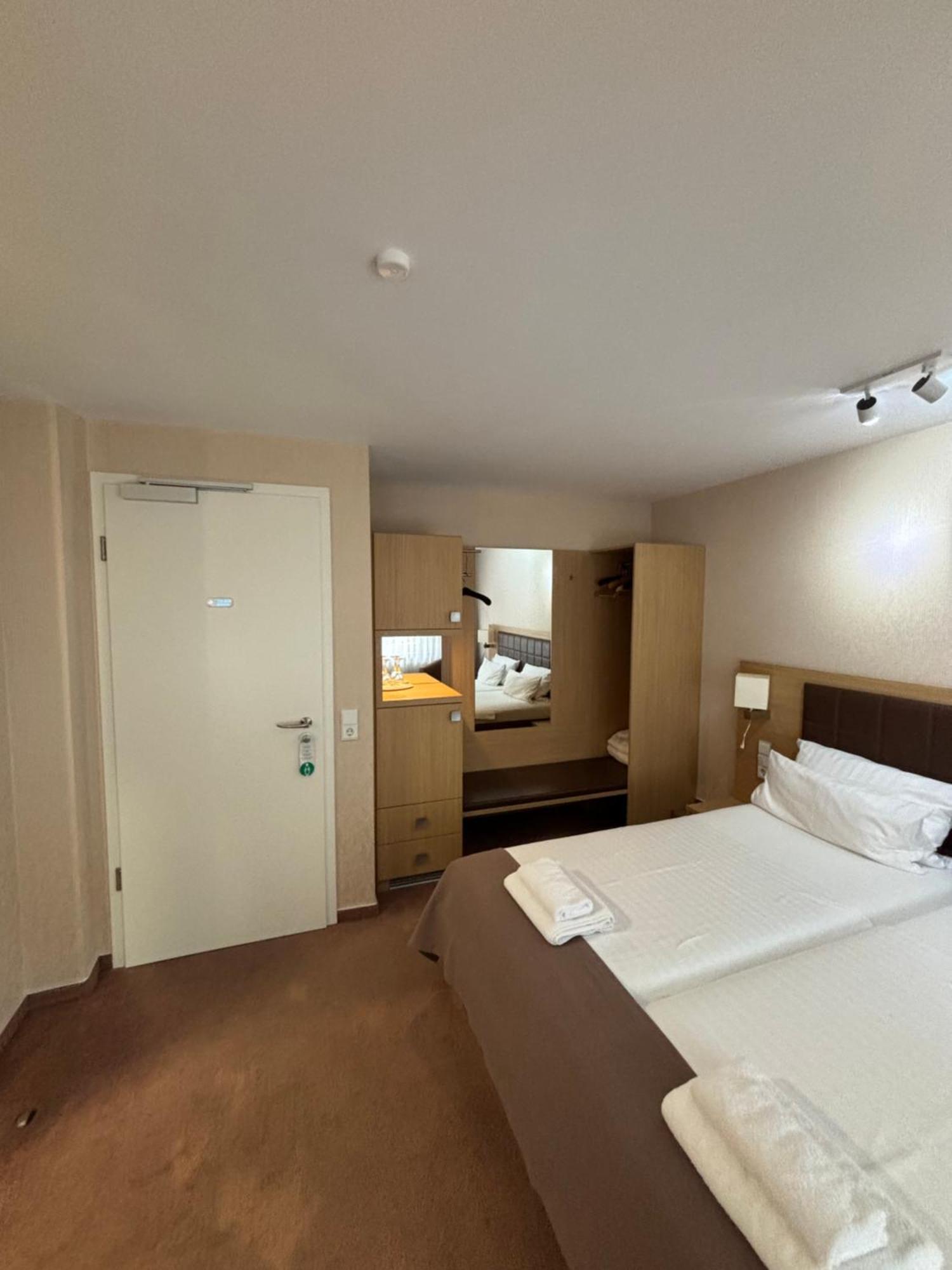 Hotel Ortel Gmbh Besigheim Extérieur photo