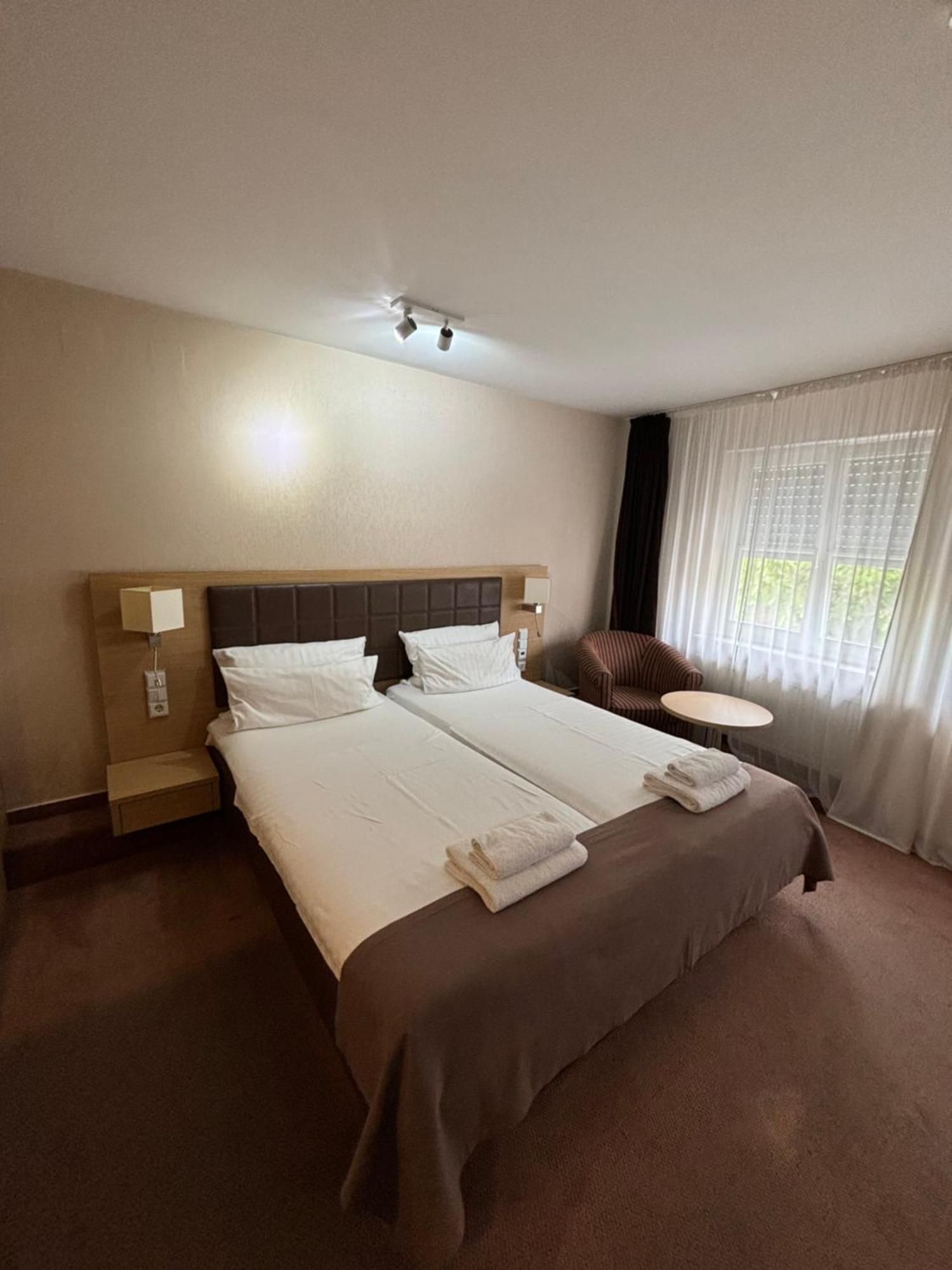 Hotel Ortel Gmbh Besigheim Extérieur photo