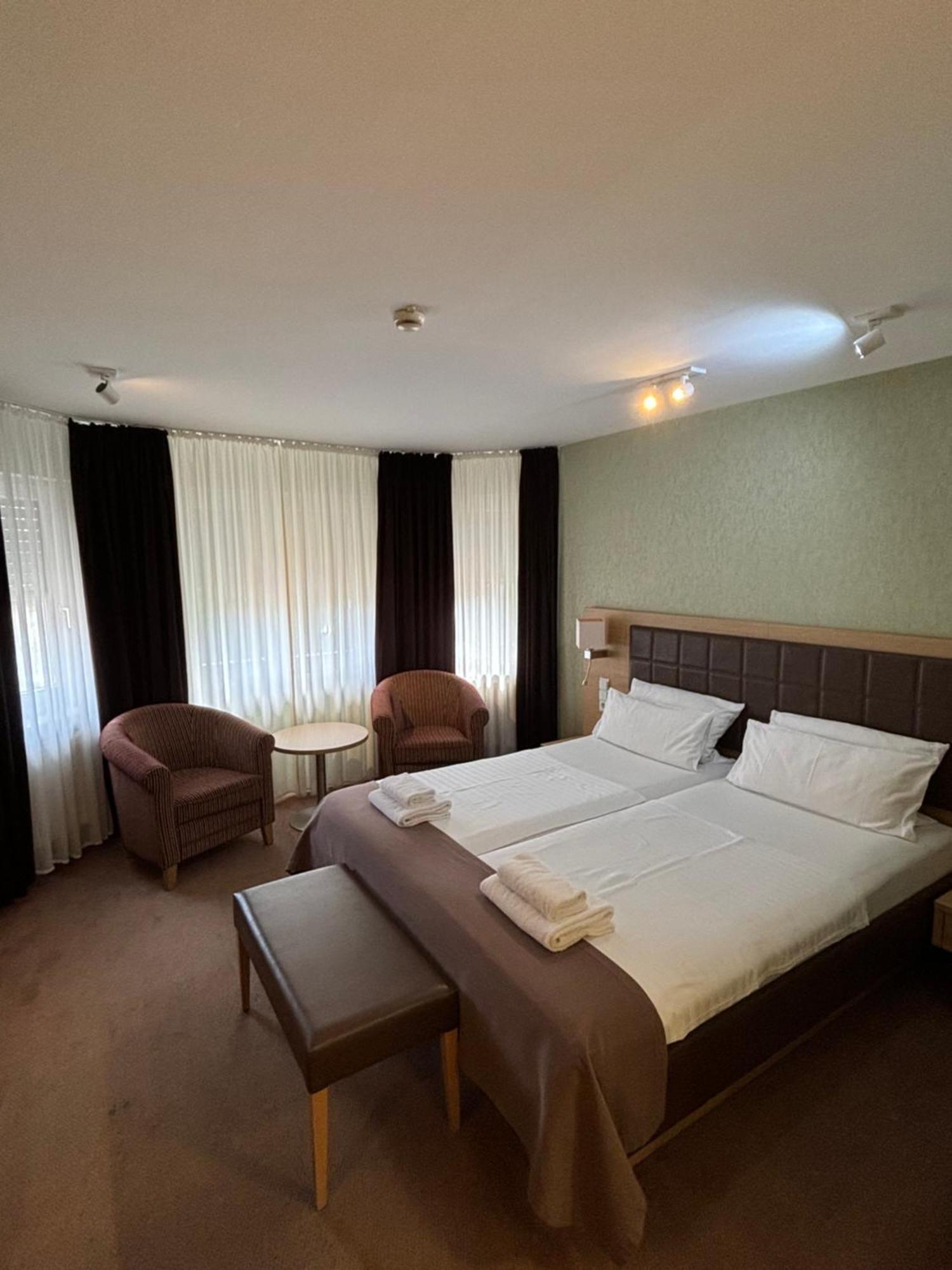 Hotel Ortel Gmbh Besigheim Extérieur photo