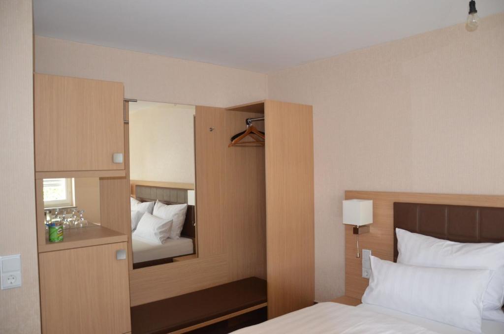 Hotel Ortel Gmbh Besigheim Chambre photo